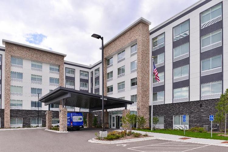 Holiday Inn Express & Suites Bloomington W Mall