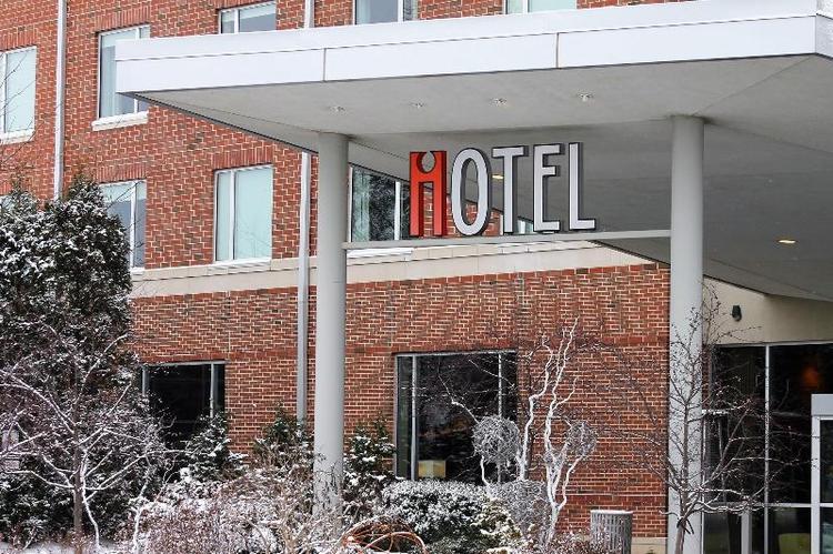 I Hotel And Conference Center