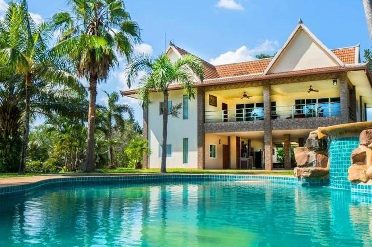 Capital O 916 Chill Chill D Pool Villa