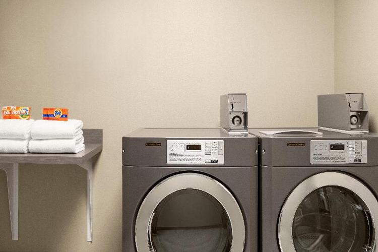 Holiday Inn Express & Suites Beaver Dam