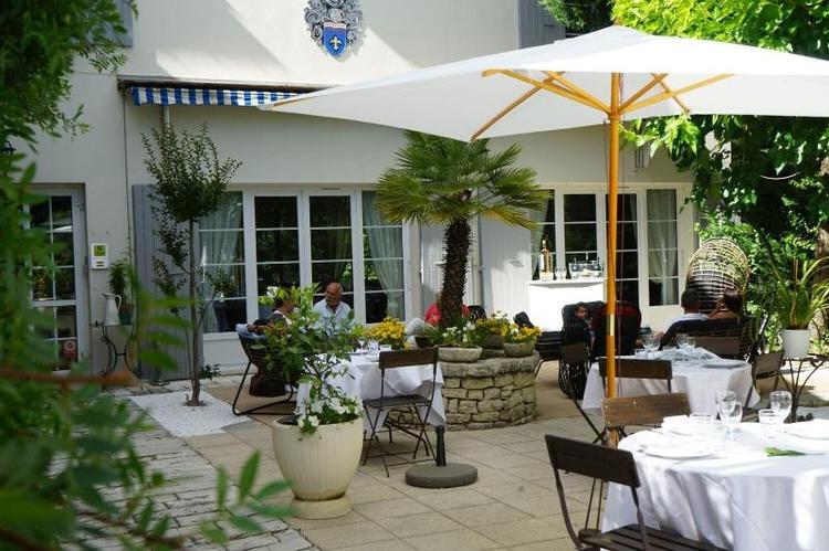 Logis Hostellerie Blason De Provence