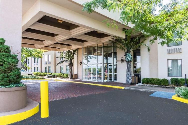 The Plaza Inn & Suites