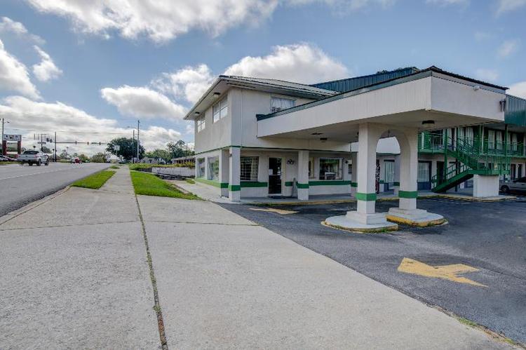 OYO Hotel Douglas GA US-441