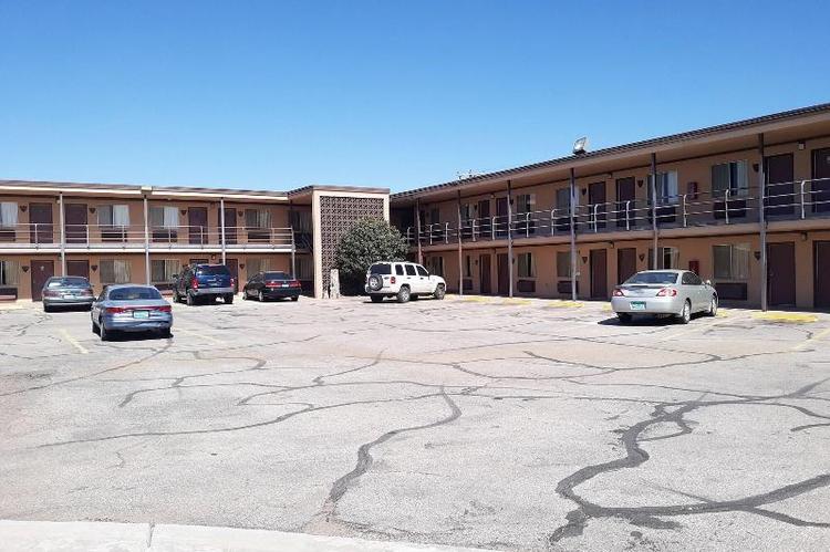 OYO Hotel Kings at Clovis