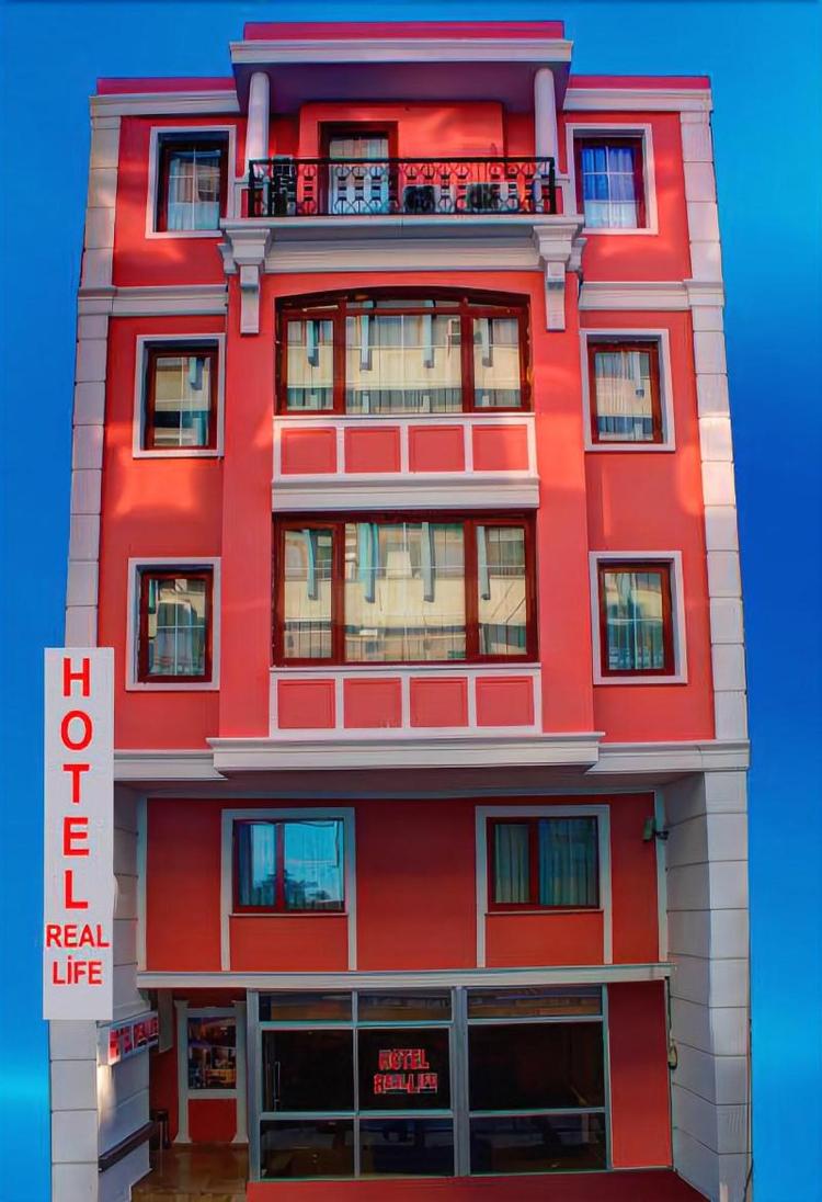 Hotel Real Life