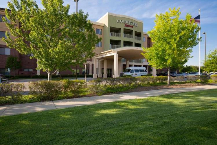 Courtyard By Marriott Dallas Arlington South