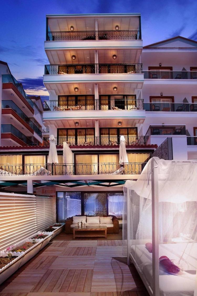 Nur Beach Hotel