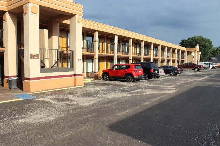 Tampa Inn Near Busch Gardens