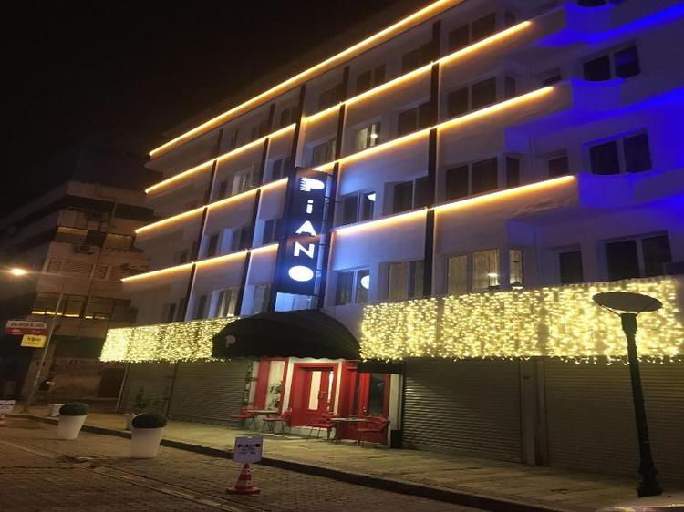 Piano Hotel