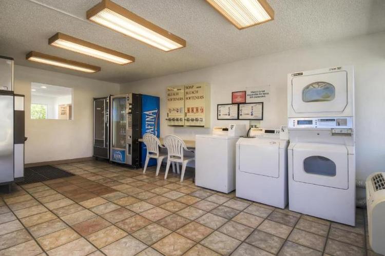 Motel 6 Las Vegas, NV – I-15 Stadium