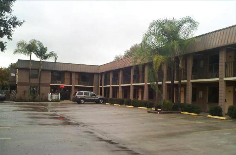 East Lake Inn
