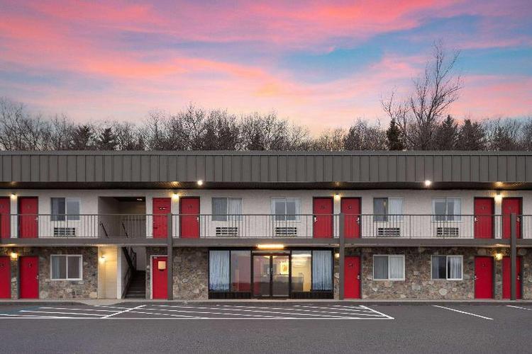 Super 8 by Wyndham Hazleton