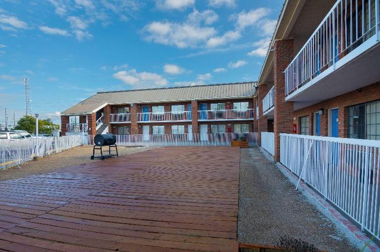 Motel 6 Montgomery, AL - Coliseum