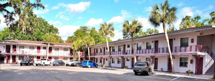 Carriage Inn Motel