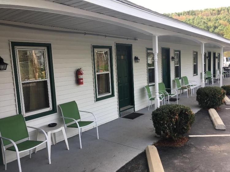 The Colonial Motel