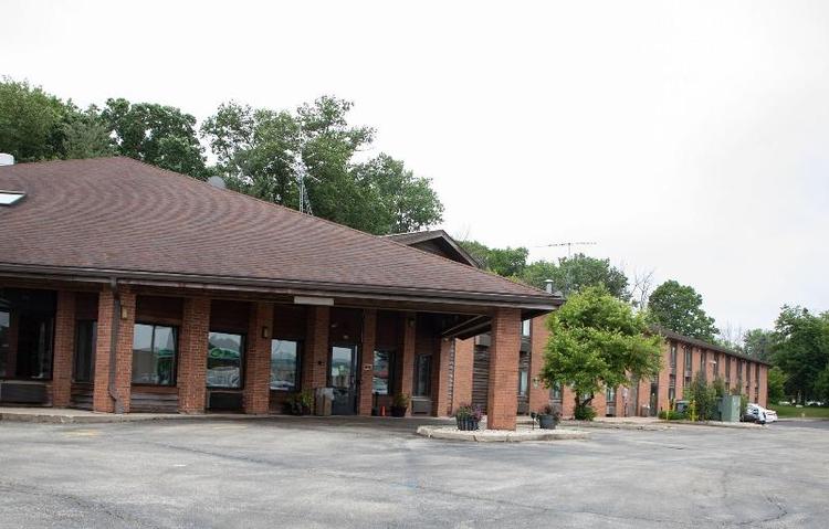 AmeriVu Inn & Suites