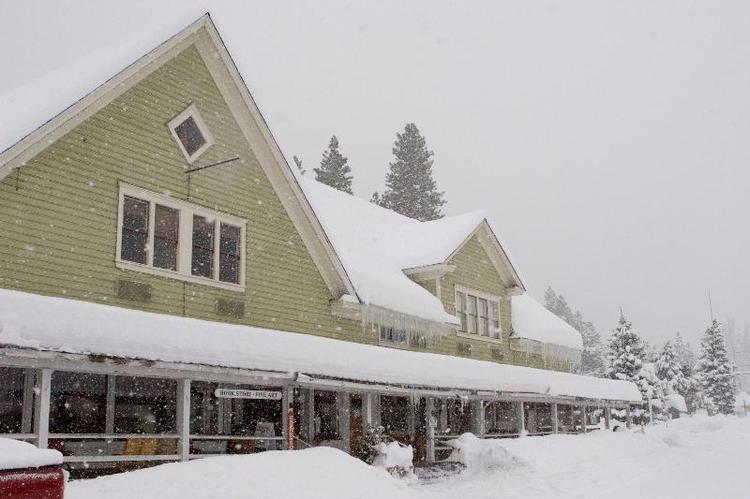 Mccloud Mercantile Hotel