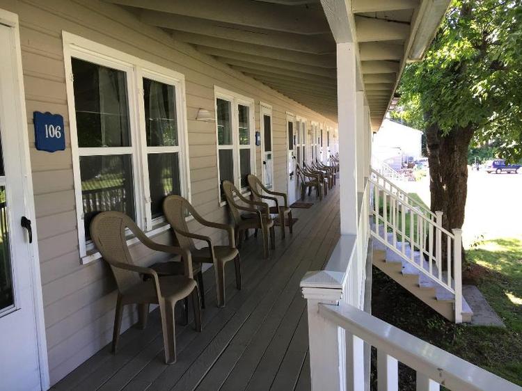 Highland Lake Resort
