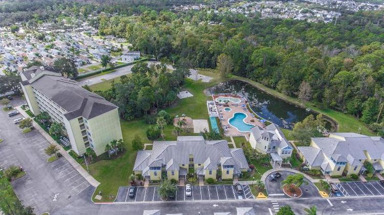 Barefoot Suite Condos Close To The Parks