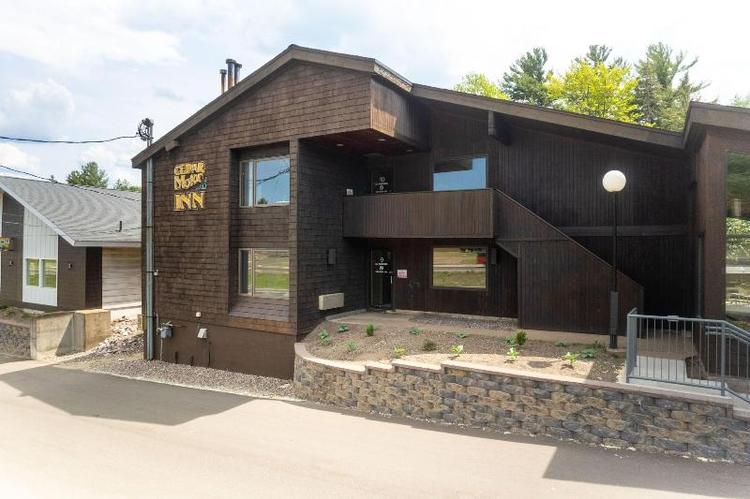 Cedar Motor Inn