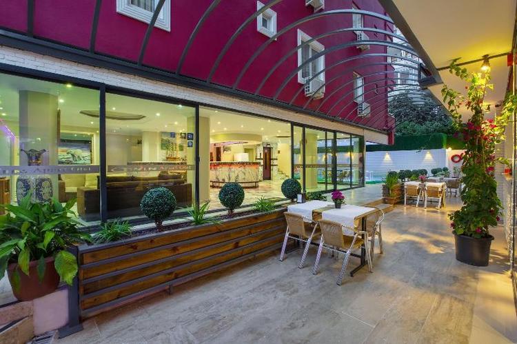 Twin Apart Hotel