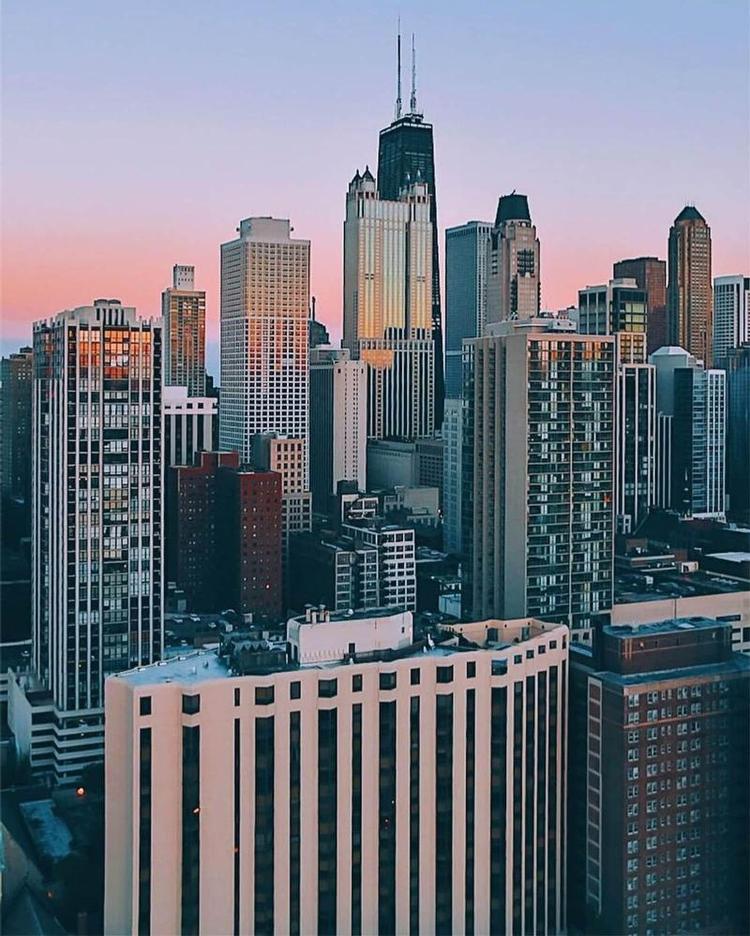 LEVEL Chicago - Old Town