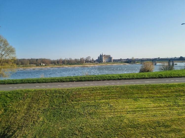 Logis Hotel Sully le Chateau