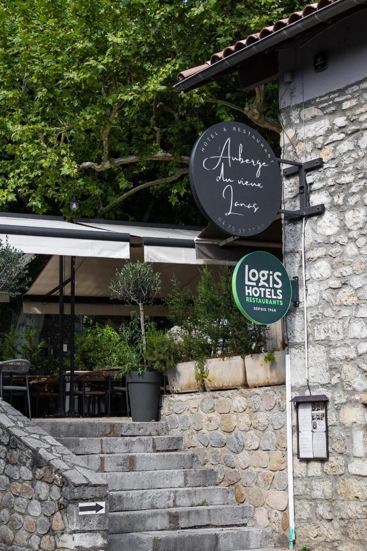 Logis Auberge du Vieux Lanas