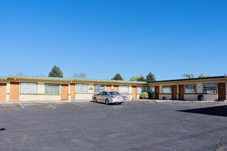 Sage N Sand Motel