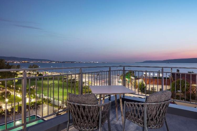 DoubleTree by Hilton Canakkale